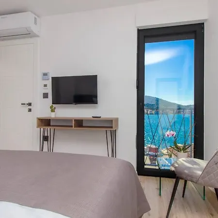 Seafront With Roofpool, Perfect Getaway