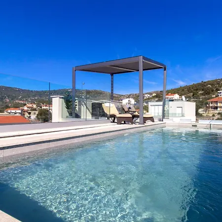 Villa Seafront With Roofpool, Perfect Getaway *