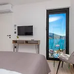 Seafront With Roofpool, Perfect Getaway