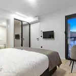 Villa Seafront With Roofpool, Perfect Getaway