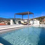 Villa Seafront With Roofpool, Perfect Getaway *