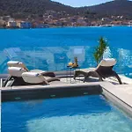 Seafront With Roofpool, Perfect Getaway Villa *