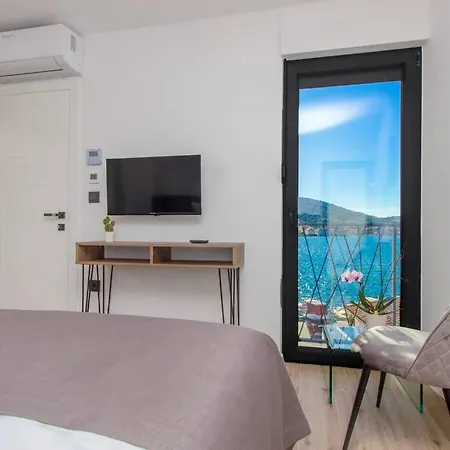 Seafront With Roofpool, Perfect Getaway