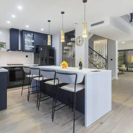 Seafront With Roofpool, Perfect Getaway