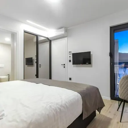 Villa Seafront With Roofpool, Perfect Getaway