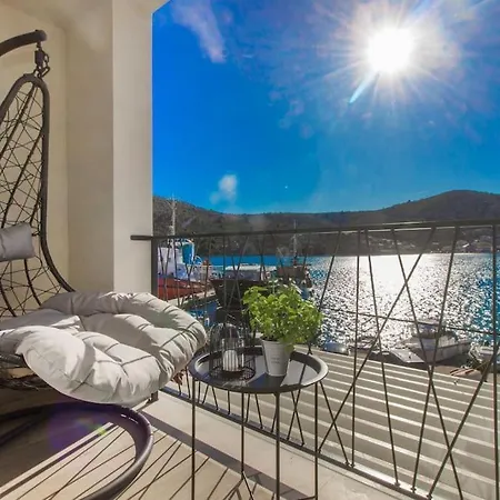 Seafront With Roofpool, Perfect Getaway Vinišće