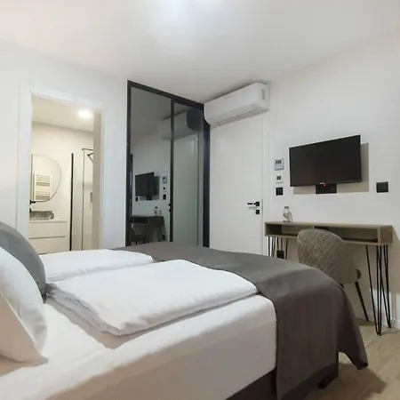 Villa Seafront With Roofpool, Perfect Getaway *