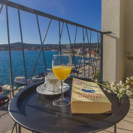 Villa Seafront With Roofpool, Perfect Getaway *