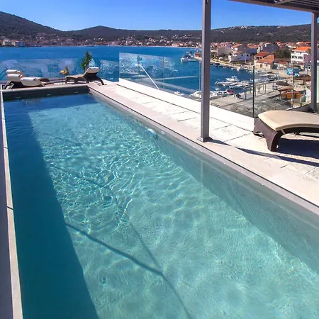 Villa Seafront With Roofpool, Perfect Getaway *