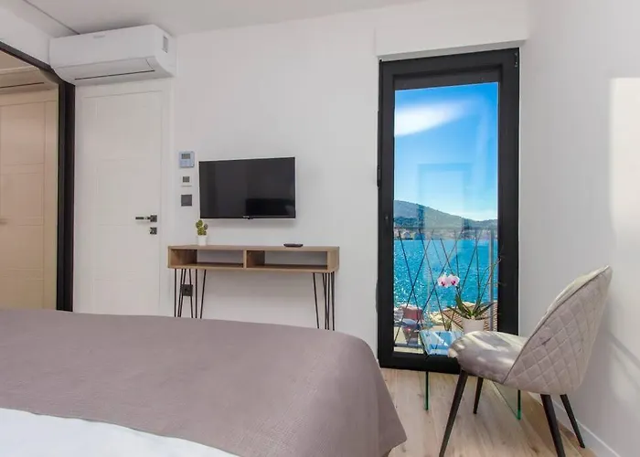 Seafront With Roofpool, Perfect Getaway