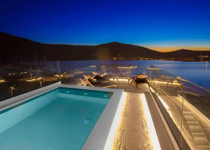 Seafront With Roofpool, Perfect Getaway 别墅