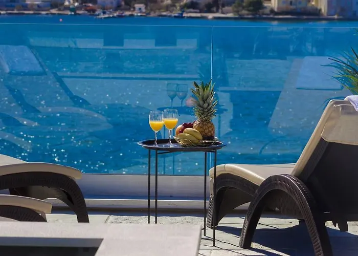 Seafront With Roofpool, Perfect Getaway 别墅 Vinišće