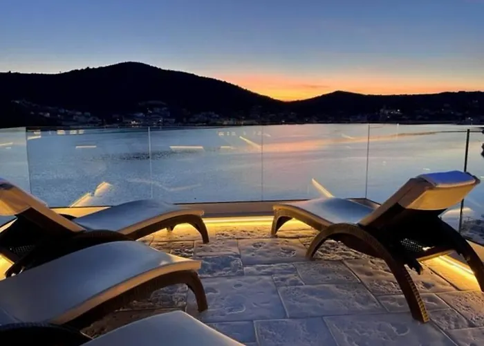Willa Seafront With Roofpool, Perfect Getaway *