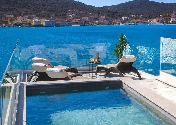 Seafront With Roofpool, Perfect Getaway Willa *